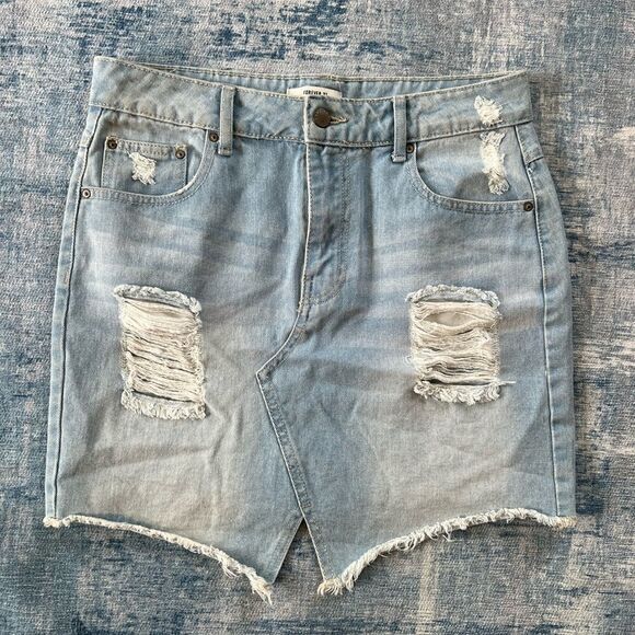 NWT! Forever 21 Light Wash Distressed Asymmetrical Hem Denim Skirt Size 28 Waist - Picture 1 of 6